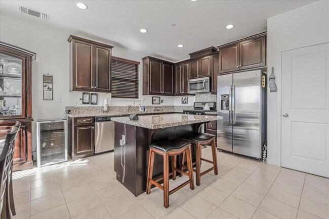 Building Photo - Gorgeous 3 Bedroom 2 Bath 2 Car Garage Sin...