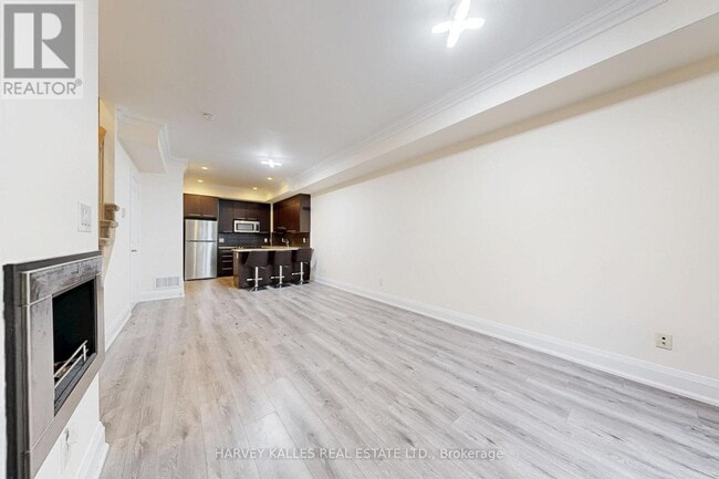 Photo du bâtiment - 7-TH17 Oakburn Crescent