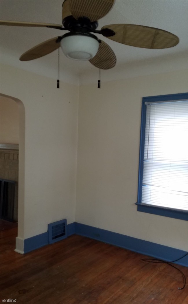 Building Photo - 3 br, 1 bath House - 126 E Genesee St