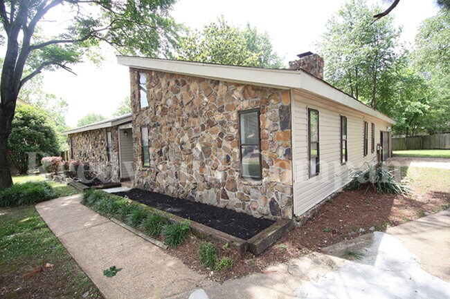 Foto del edificio - 6529 Oak Creek Cove