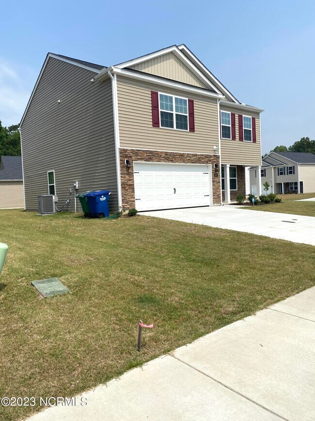 Building Photo - 900 Riverstone Dr