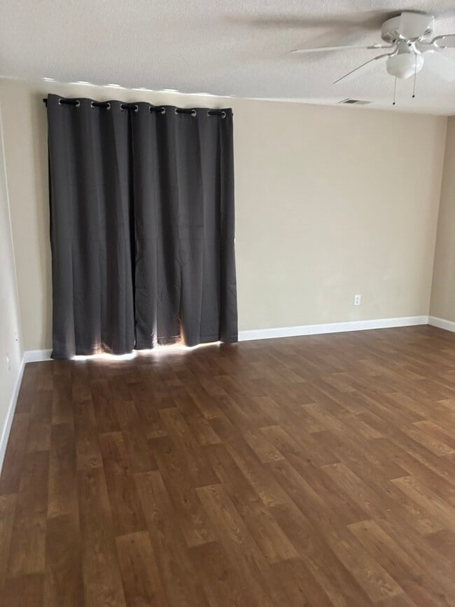 Building Photo - 162 W Hampton St