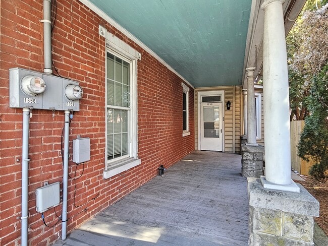 Building Photo - 1358 W Main St