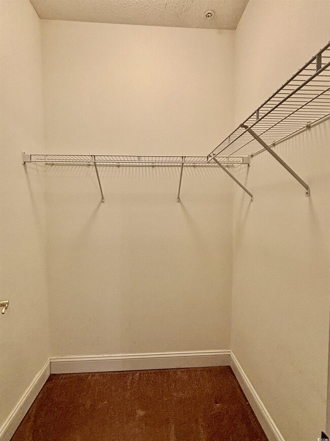 Building Photo - 5042 Belleglen Ct