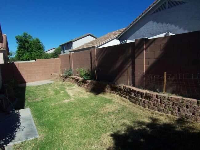 Building Photo - 3-Bedroom Home in Gated E Mesa Community