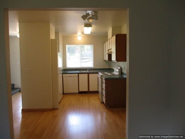 Foto del edificio - 2 Bedroom, 1.5 Bathroom Townhouse in Port ...