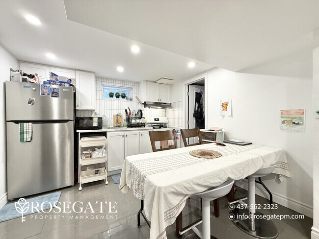 Photo du bâtiment - Modern 2-Bedroom Basement Apartment with In-Unit Laundry – Scarborough