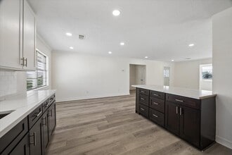 Building Photo - 1079 Redfish St