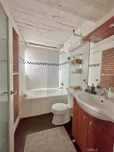 Foto del edificio - 312 W 5th St