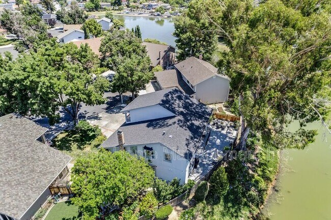 Foto del edificio - 5246 Hebrides Ct
