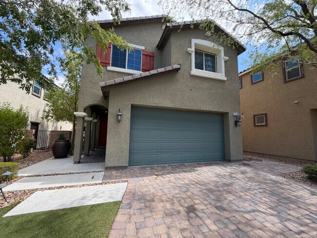 Foto del edificio - 4 BED 2.5 BATH 2 CAR GARAGE SINGLE FAMILY HOME W/ FULLY LANDSCAPED BACKYARD. THIS WAS FORMER MODE...