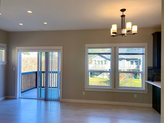 Photo du bâtiment - 2389 Lund Rd