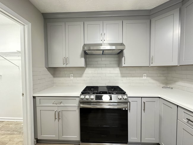 Photo - 572-574 Wedgewood Dr. Apartment