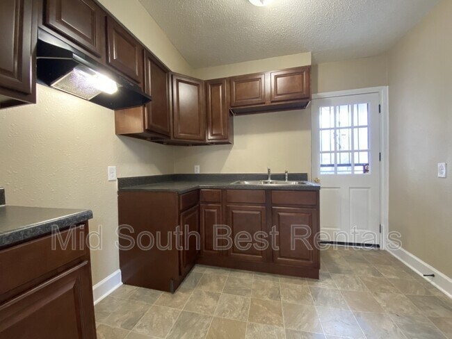 Building Photo - 3176 Crump Ave