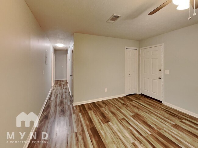 Building Photo - 272 Sunny Ln