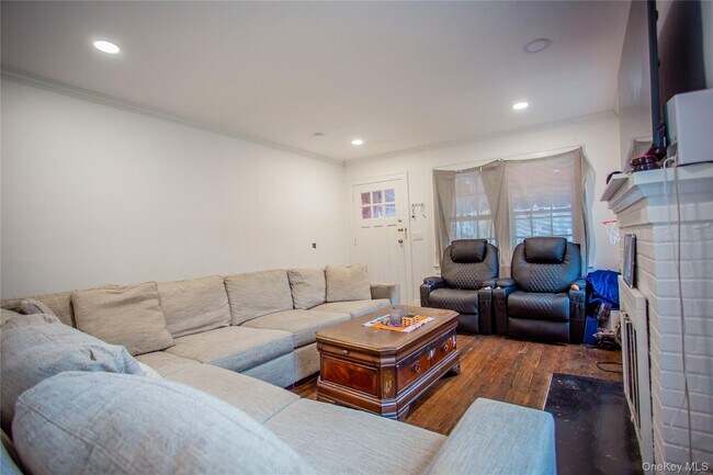 Building Photo - 76 Clayton Ave