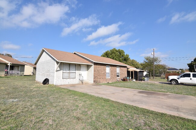Building Photo - 1633 Ellen Pl