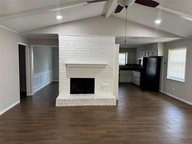 Foto del edificio - 1904 Lazy Creek Ln
