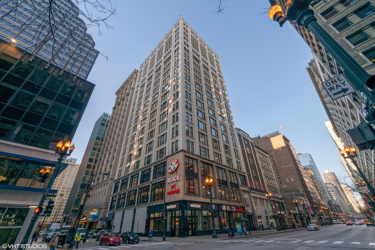Foto principal - 8 W Monroe St