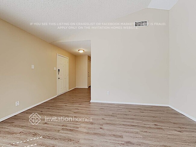 Foto del edificio - 503 Thorn Wood Dr