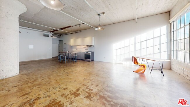 Building Photo - 1855 Industrial St