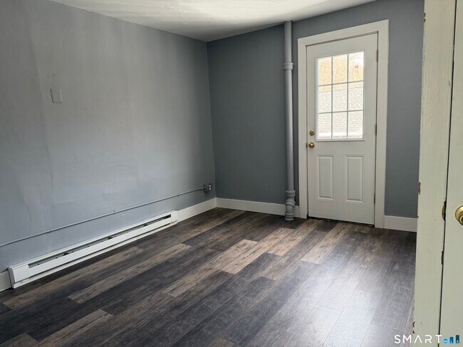 Foto del edificio - 139 N Main St