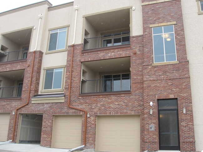 Foto del edificio - 303 Inverness Way S