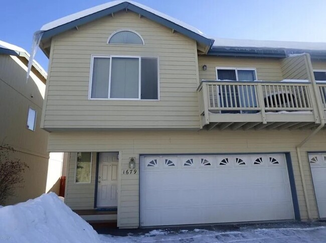 Building Photo - Come home to this light & airy 3 bedroom, ...