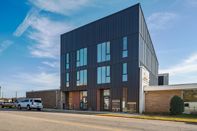 Building Photo - 2323 2nd Ave S