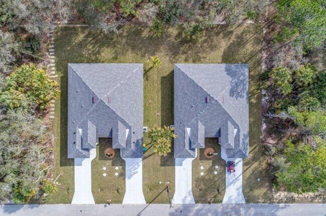 Foto del edificio - 17113 Thompson Ave