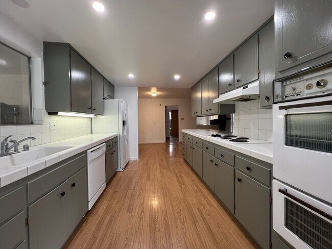 Foto del edificio - 5 Bedroom 4 Bath "Size Is King" Rancher!