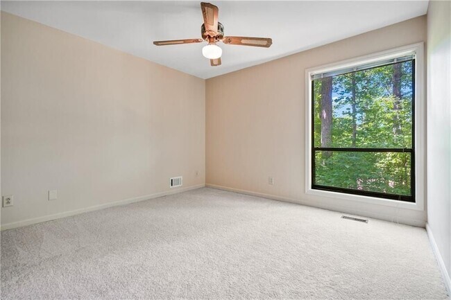 Foto del edificio - 1072 Mill Run Way