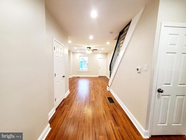 Foto del edificio - 5252 Rodman St