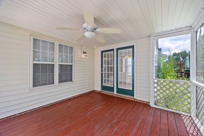 Foto del edificio - Three Bedroom Home!