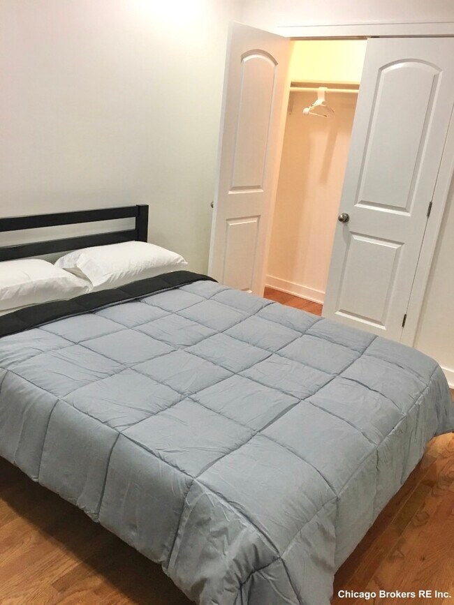 Foto del edificio - 2360 W Dickens Ave