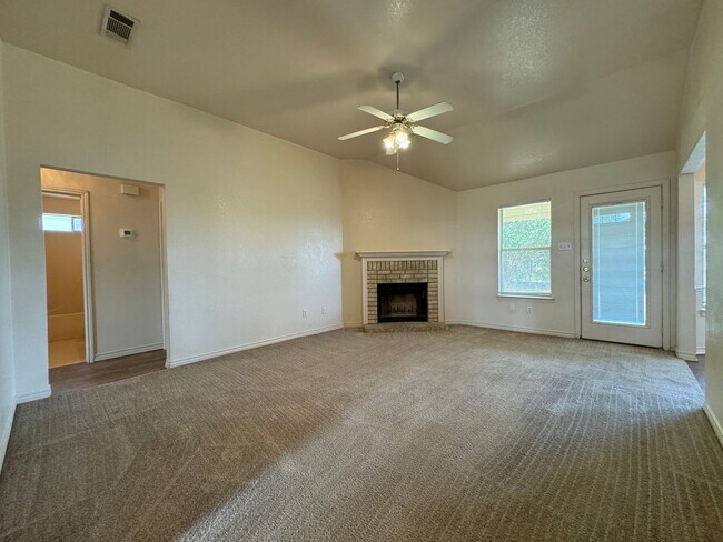 Building Photo - 360 Virtual Tour Available