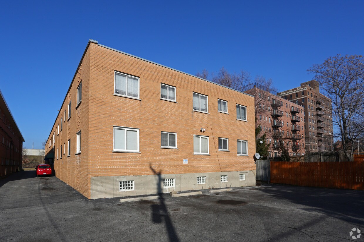 Foto del edificio - 3508 Russell Blvd