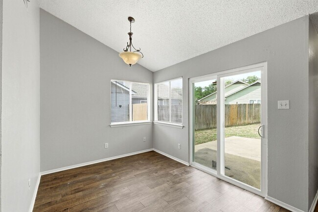 Foto del edificio - 2511 Howellwood Wy