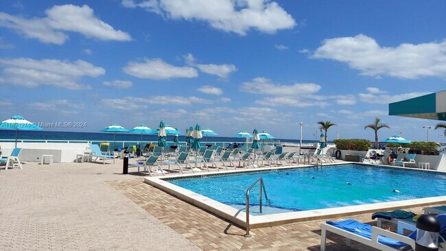 Foto del edificio - 3140 S Ocean Dr