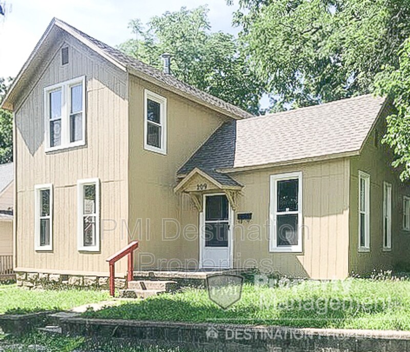 209 Ming St Unit Apt A, Warrensburg, MO 64093 Condo for Rent in