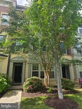 Building Photo - 724 Sentry Square