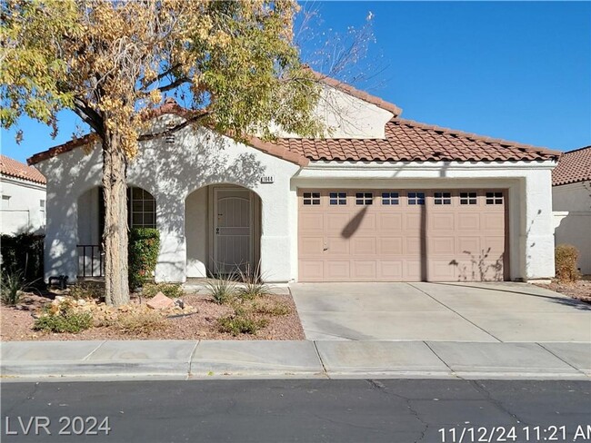 Building Photo - GREEN VALLEY RANCH BEAUTY LOCATED IN GATED...