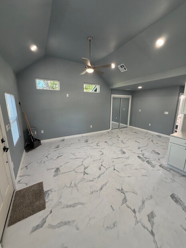 Foto del edificio - 2507 N Rockford Ave