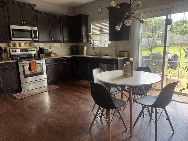 Foto del edificio - 593 Friar Park Ln