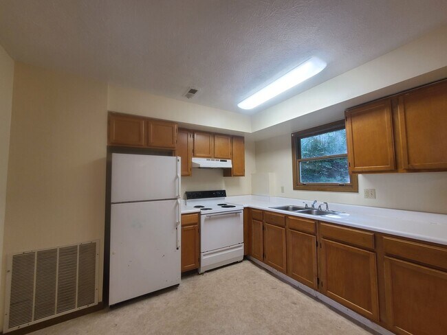 Building Photo - 2865 University Ave