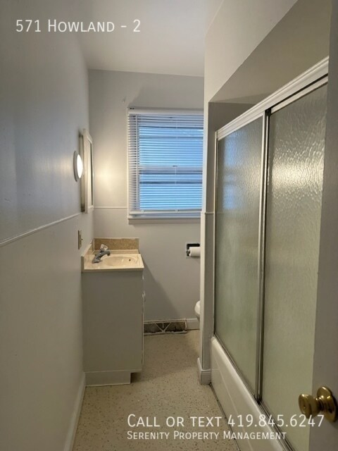 Building Photo - *$300 off first month's rent*Super Cute Tw...