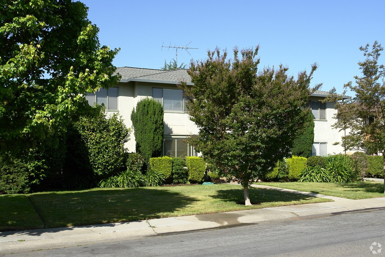 Primary Photo - 15 Kent Pl
