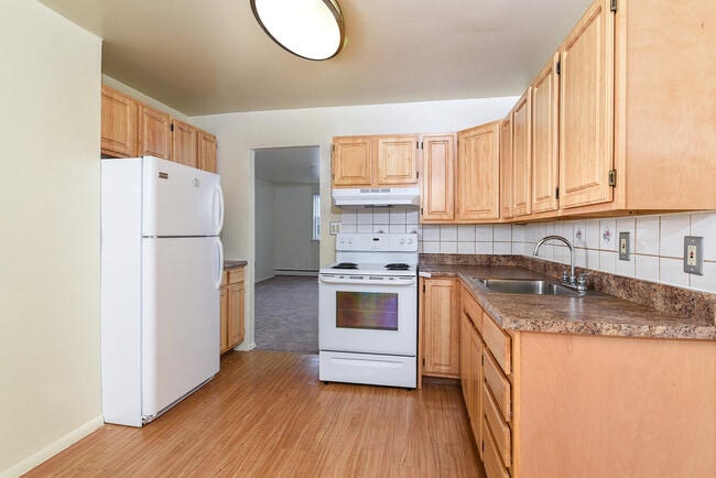 L’Appartement AMERICANA N/S Fooded P/O Americana Apartments - 4757 Snyder Ln Rohnert Park CA | Zillow