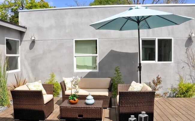 Center Courtyard - 2828 Military Ave