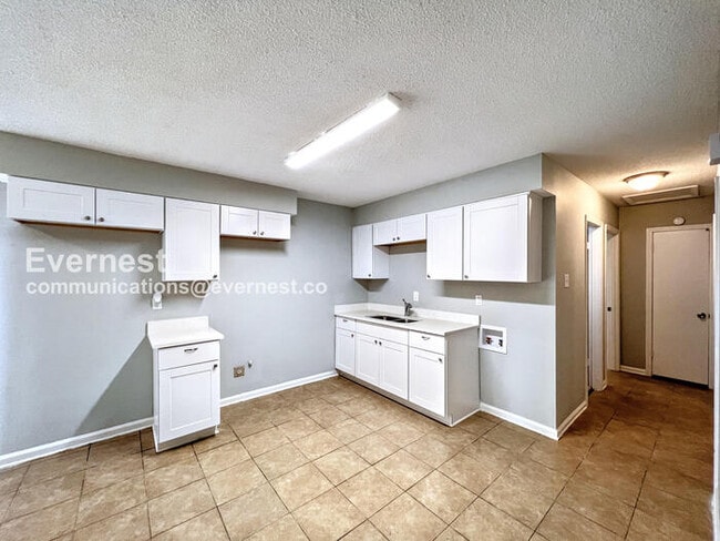 Building Photo - 2645 Eastbrook Dr